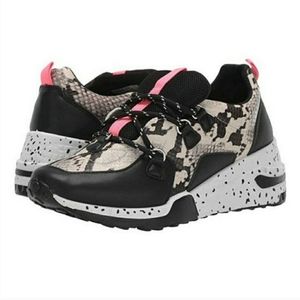 Madden Girl by Steve Madden Cliff sneakers